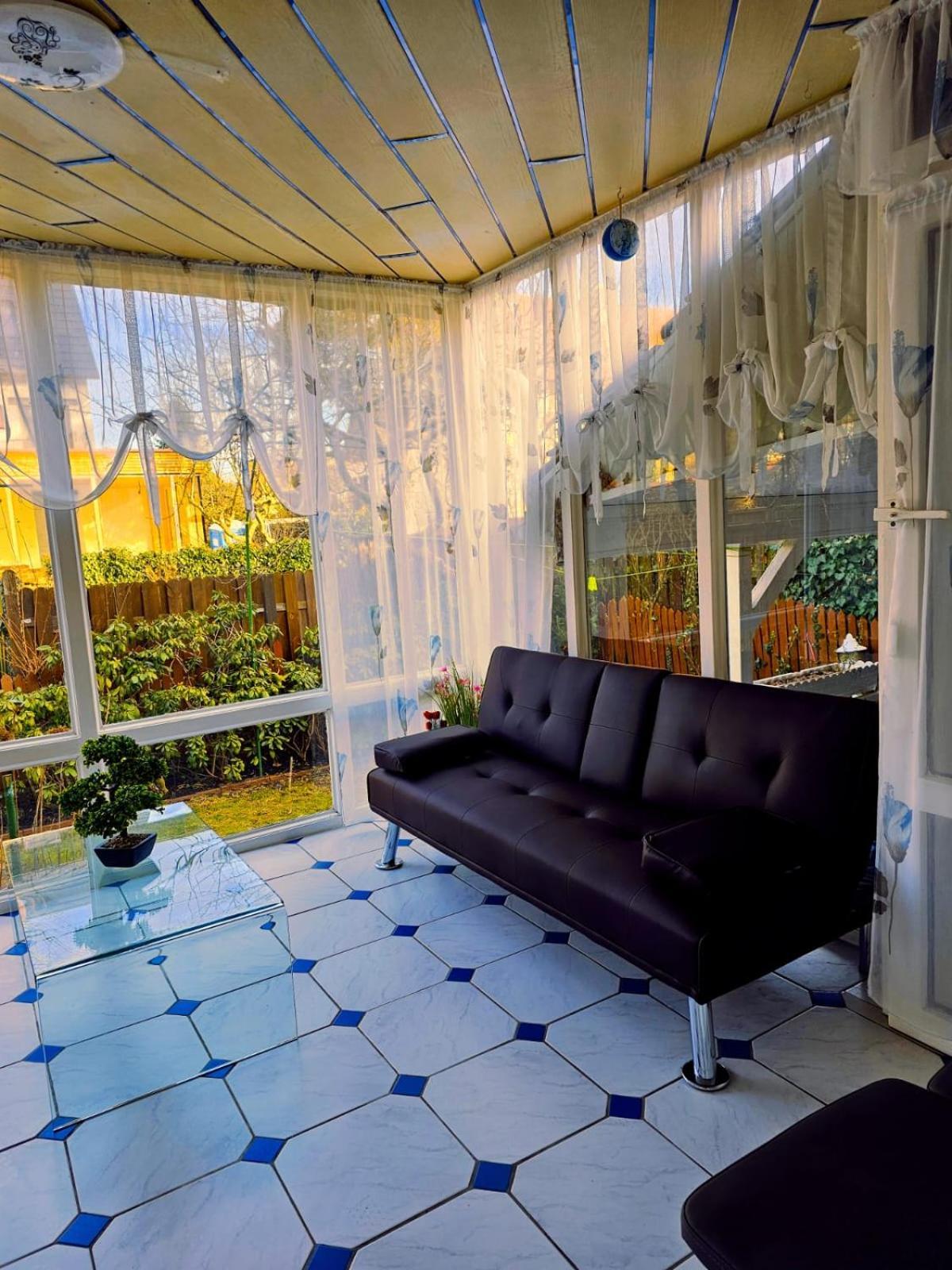 Villa Gartenwohnung Mit Terrasse 2