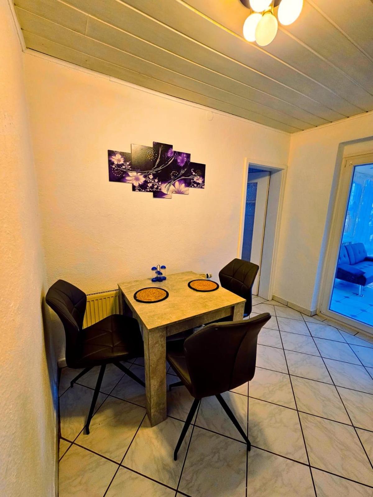 Villa Gartenwohnung Mit Terrasse 2 *