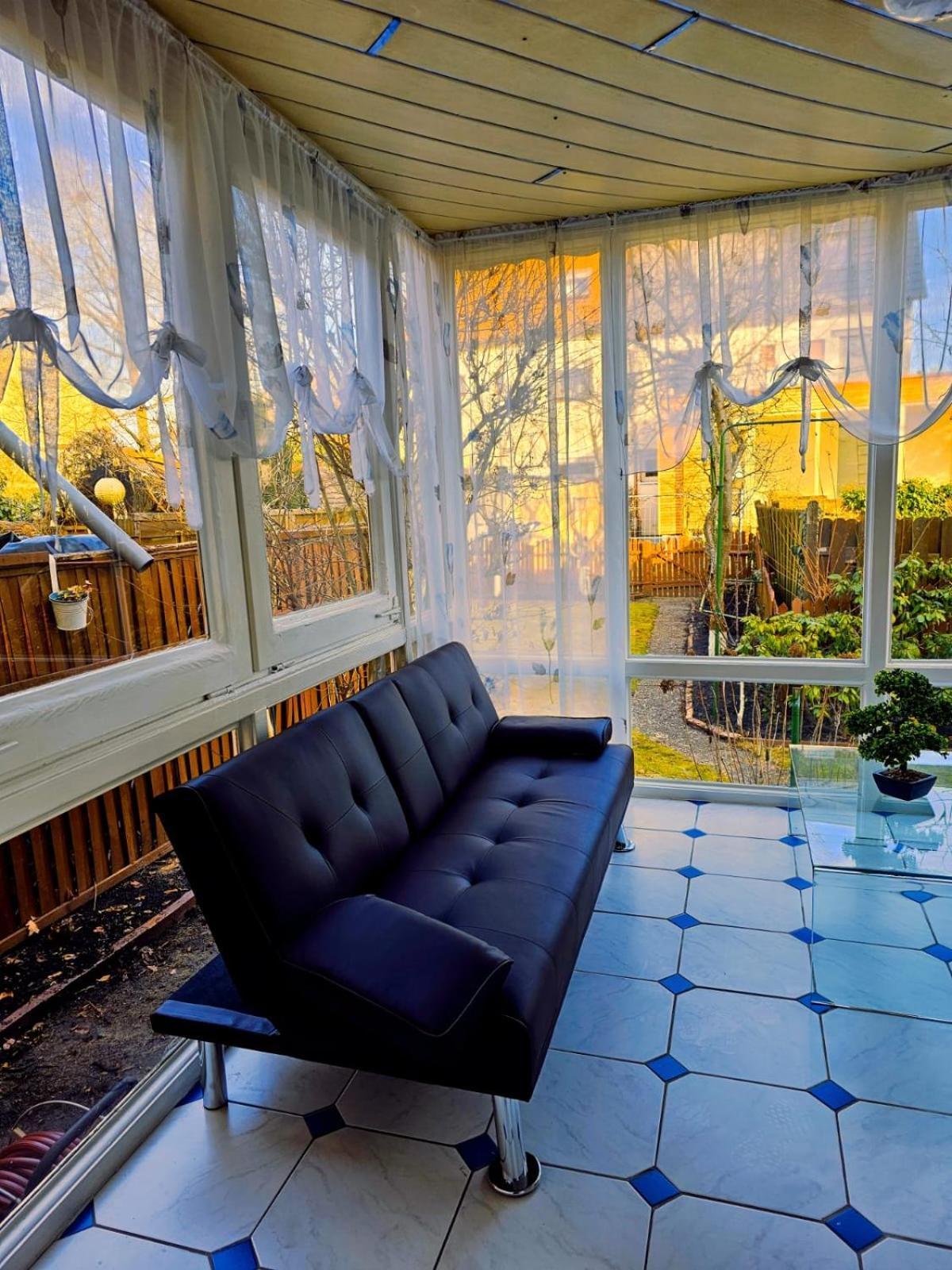 Villa Gartenwohnung Mit Terrasse 2